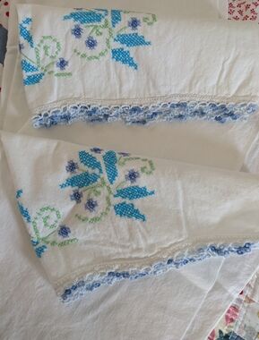 Beautiful Vintage Embroidered Pillowcase Pair - Standard Size